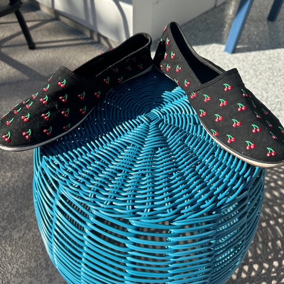 Vans Cherry Theme Black Slip On - Picture 3 of 8